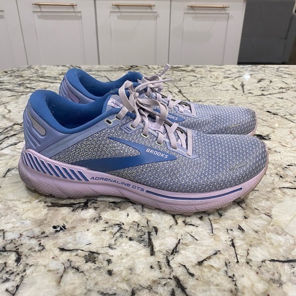 Brooks Adrenaline GTS 22 in women’s size 11 - Picture 1 of 12